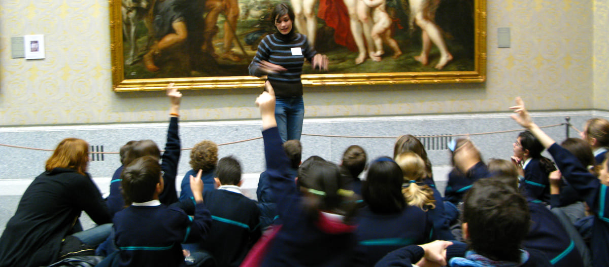 Con MirArte, dejamos volar la imaginación de los niños en los museos. Hacemos visitas escolares organizadas y divertidas para infantil, primaria, secundaria y bachillerato.